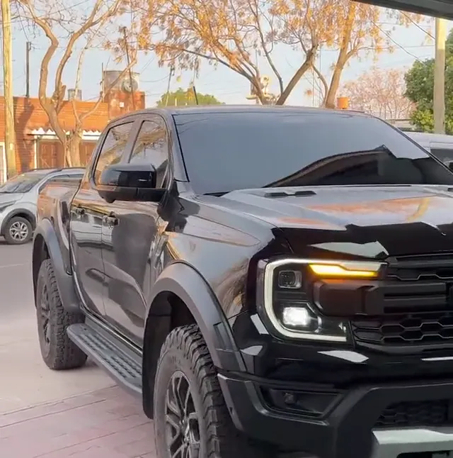 Camioneta oscura en un video de PPF