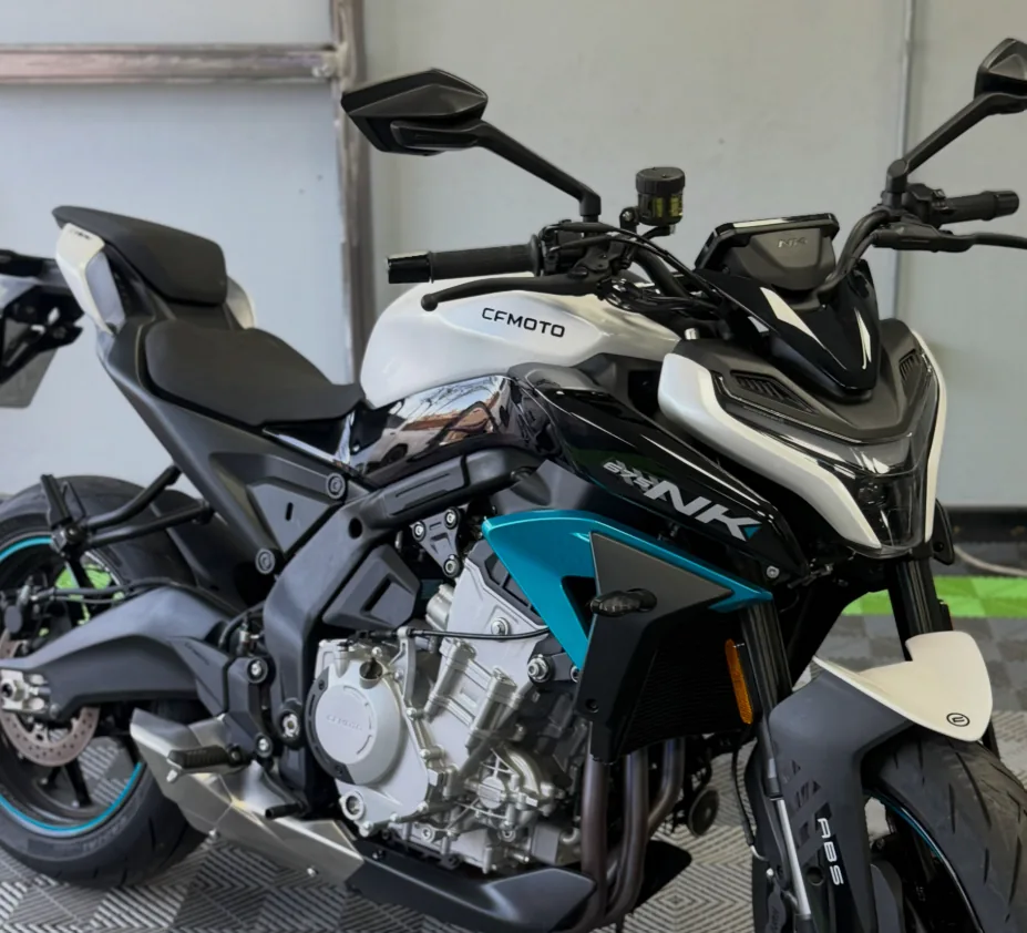 Moto CF Moto en el taller de KPT